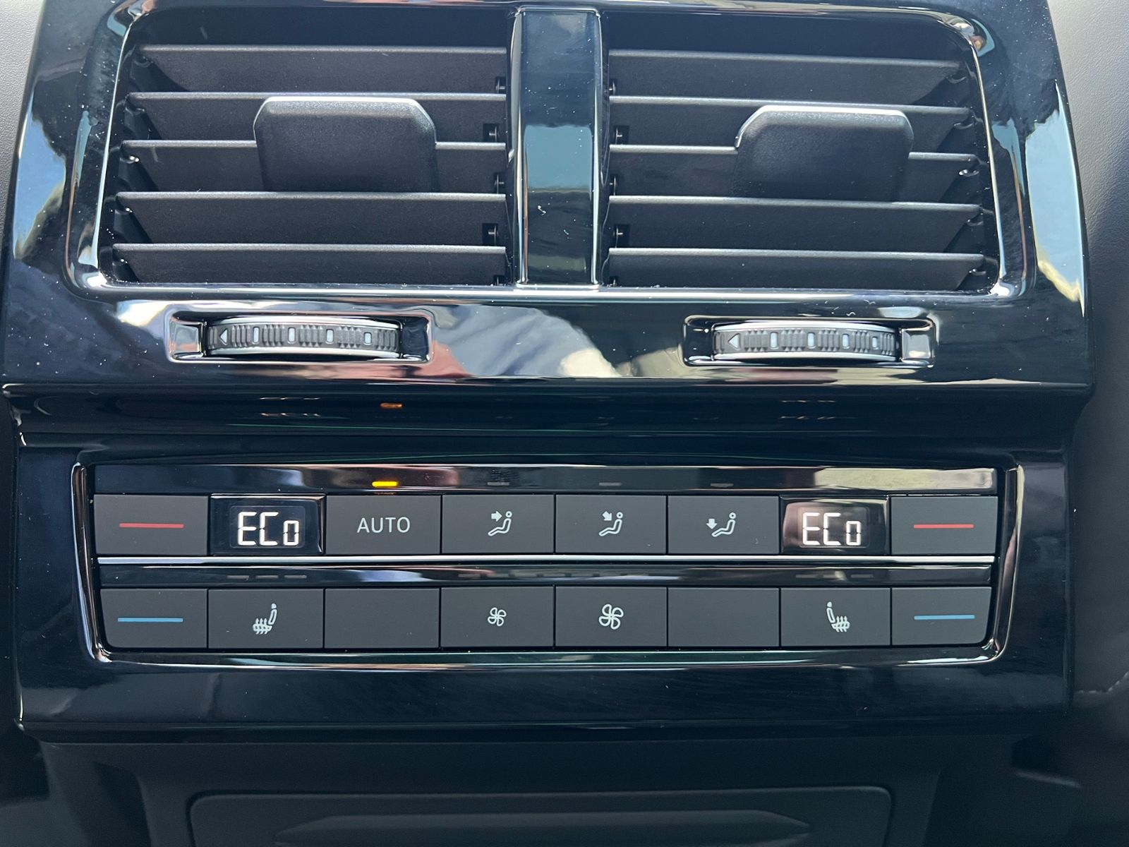 Fahrzeugabbildung Volkswagen Touareg R-Line FINAL EDITION 3.0 TDI 4MOTION