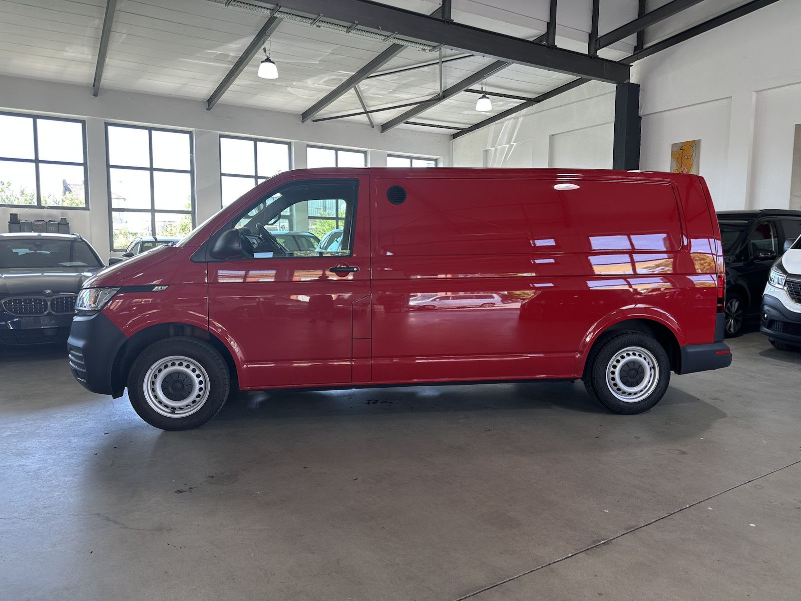 Fahrzeugabbildung Volkswagen T6.1 Transporter 2.0 TDI Kasten lang/Klima//Würt