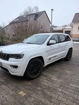 Jeep Grand Cherokee (WK)(2010->), 3.0 CRD, Limited - weiße Jeep Cherokee