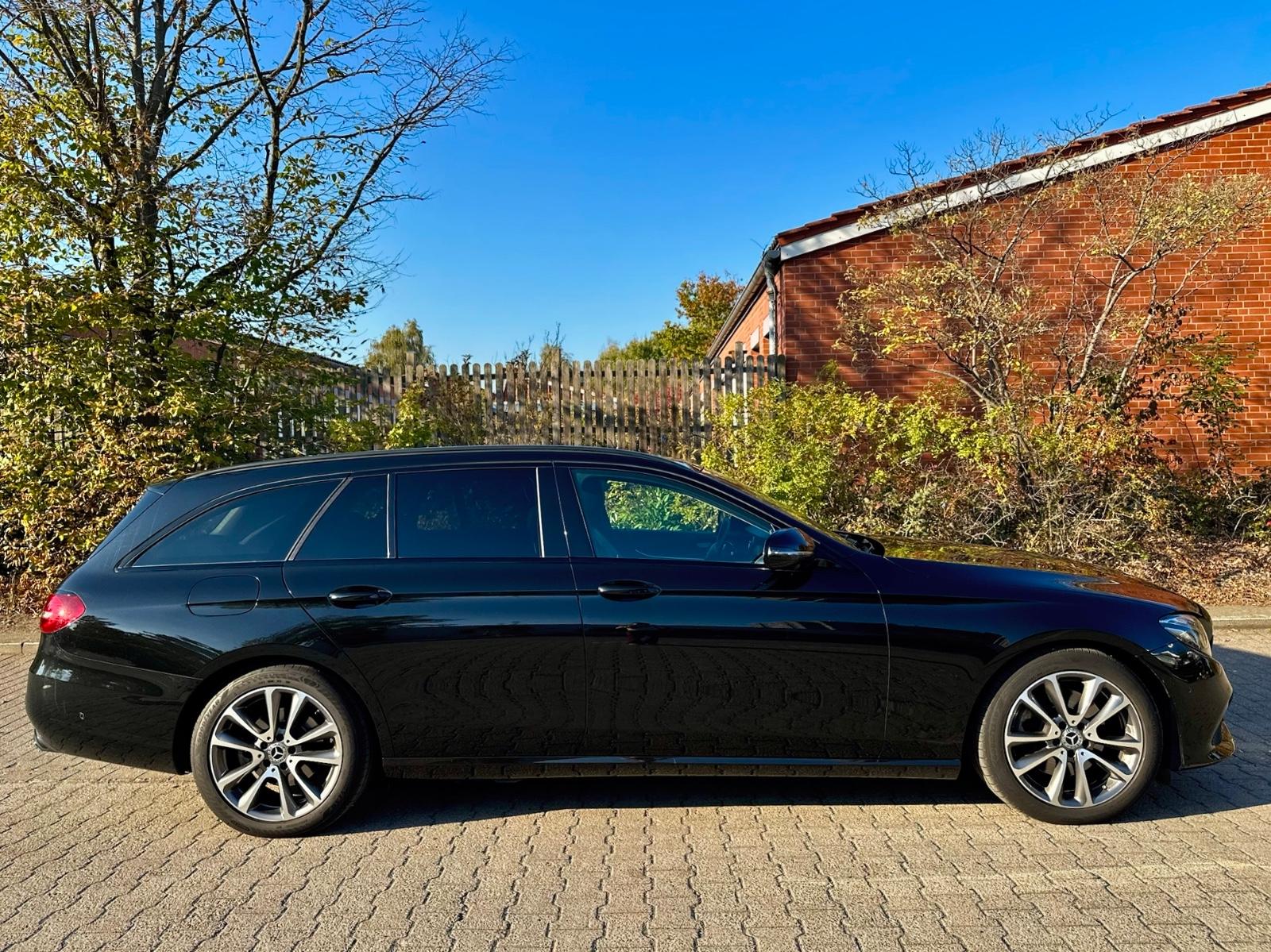 Mercedes-Benz E 300 d T Autom. Distronic, Panorama, Multibeam