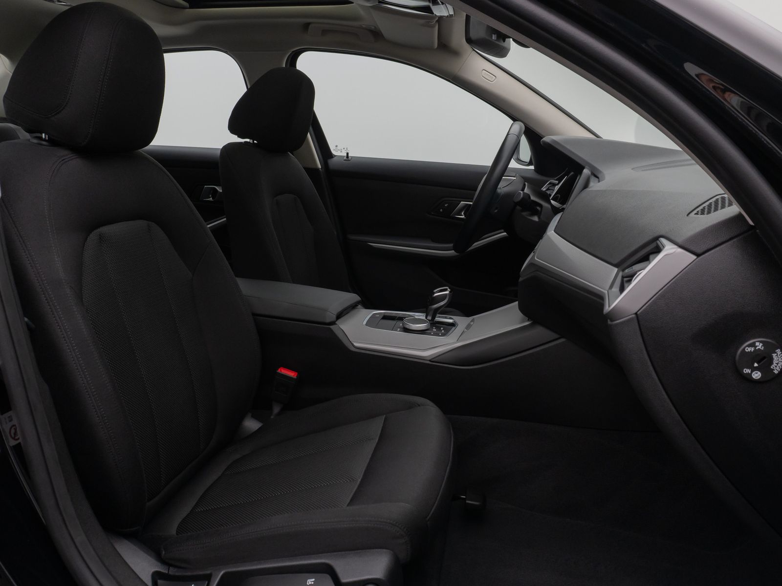 Fahrzeugabbildung BMW 320d xD  Glasdach Kamera DAB Geschwindigkeitsreg