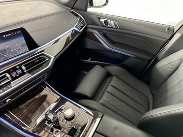 Fahrzeugabbildung BMW X5 xd40i SAG M Sport Kamera Panorama LED HiFi 22