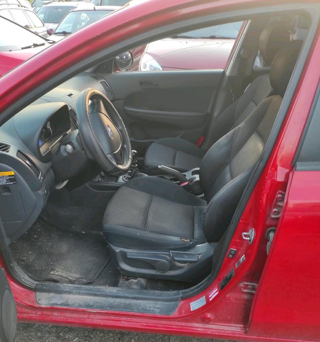 Hyundai i30 2009 — interior