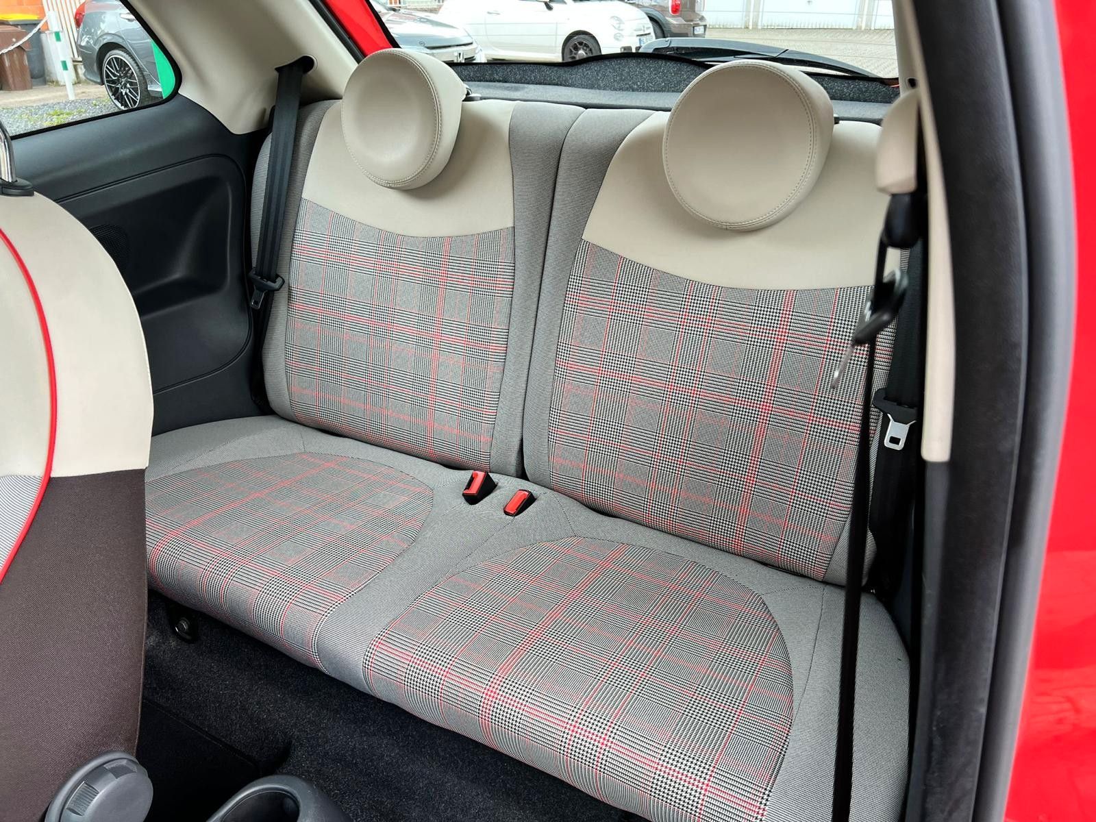 Fahrzeugabbildung Fiat 500 Lounge Panoramaschiebedach Klima Bluetooth