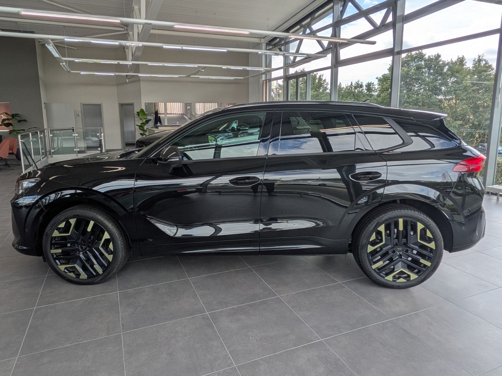 Fahrzeugabbildung CUPRA Terramar 1.5 eTSI Tribe Sennh Matrix HUD AHK 20
