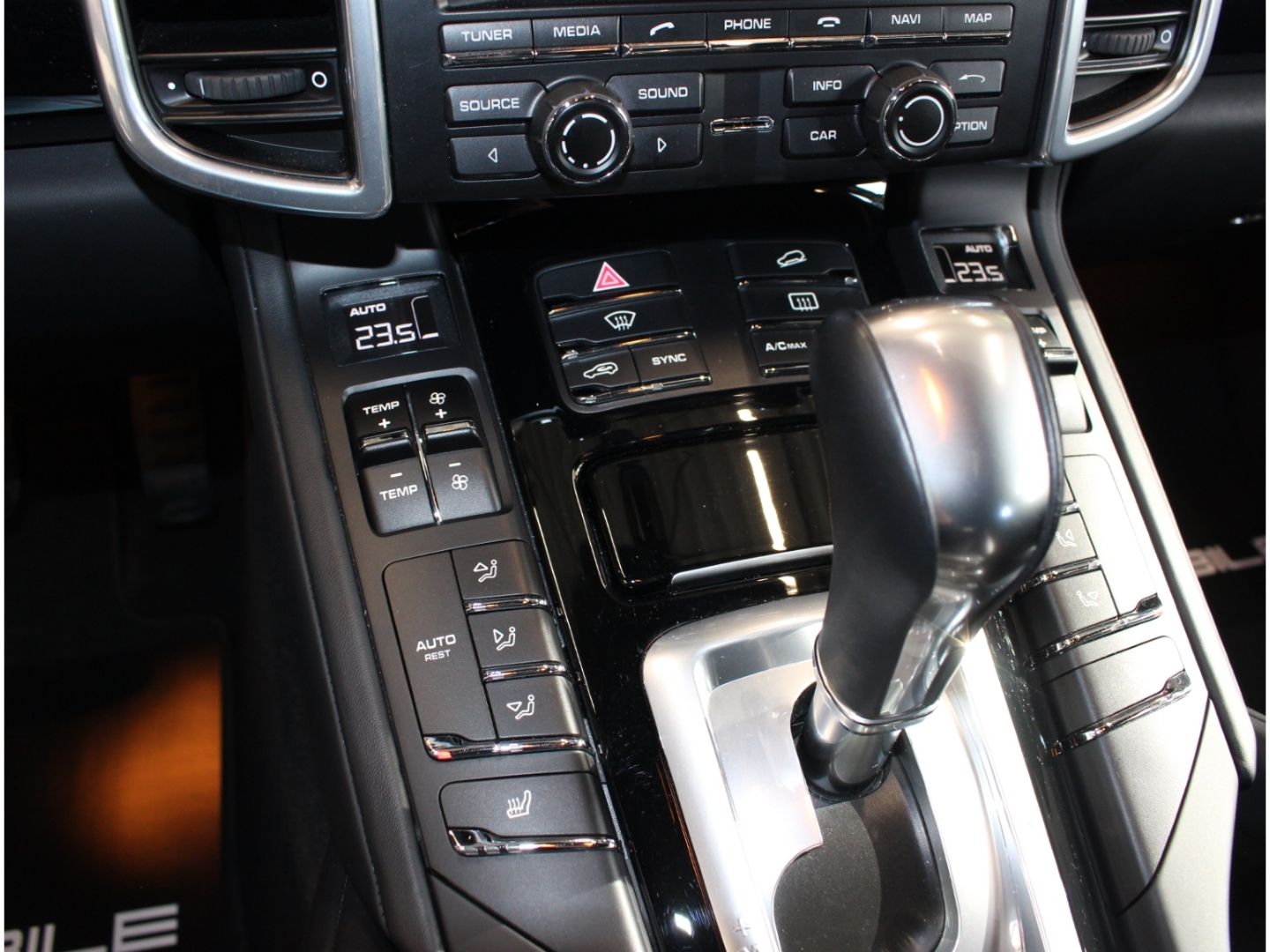 Fahrzeugabbildung Porsche Cayenne 3.0 Diesel *Pano*Standh.*Kamera