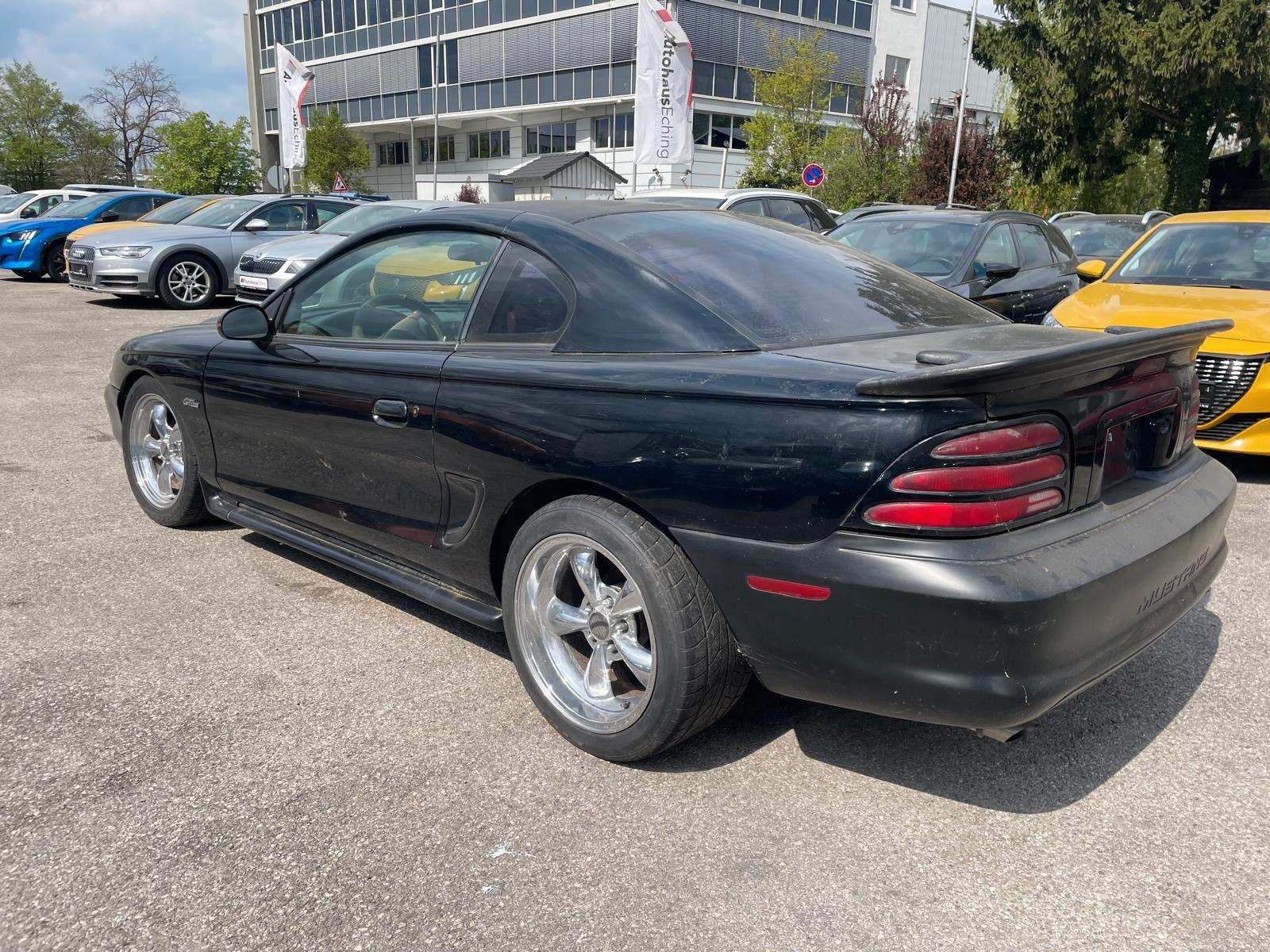 Ford Mustang 4,6 L V8 SOHC, 5-Gang Schaltgetriebe