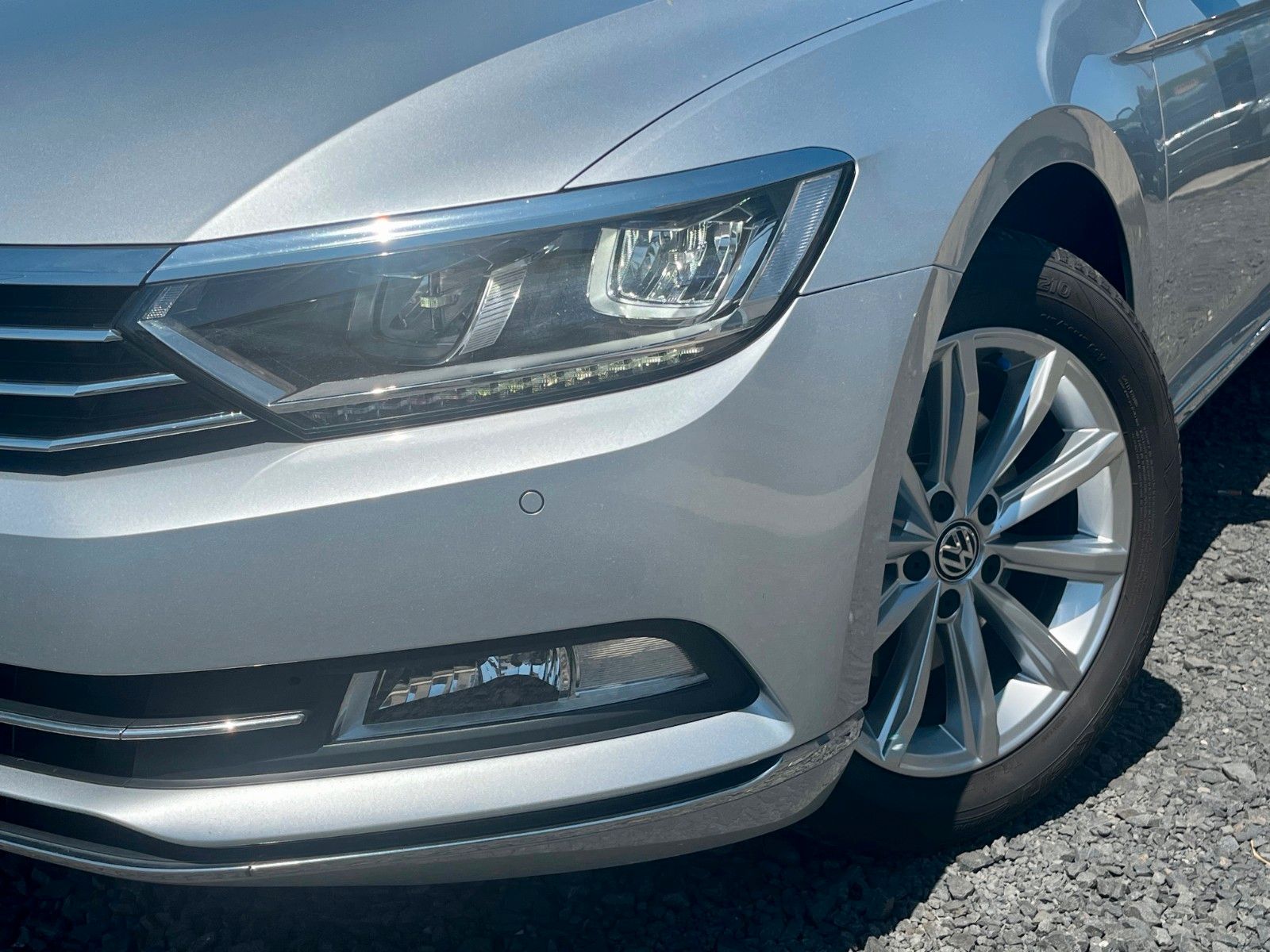 Fahrzeugabbildung Volkswagen Passat Variant 1.8 TSI DSG Navi Leder HIGHLINE