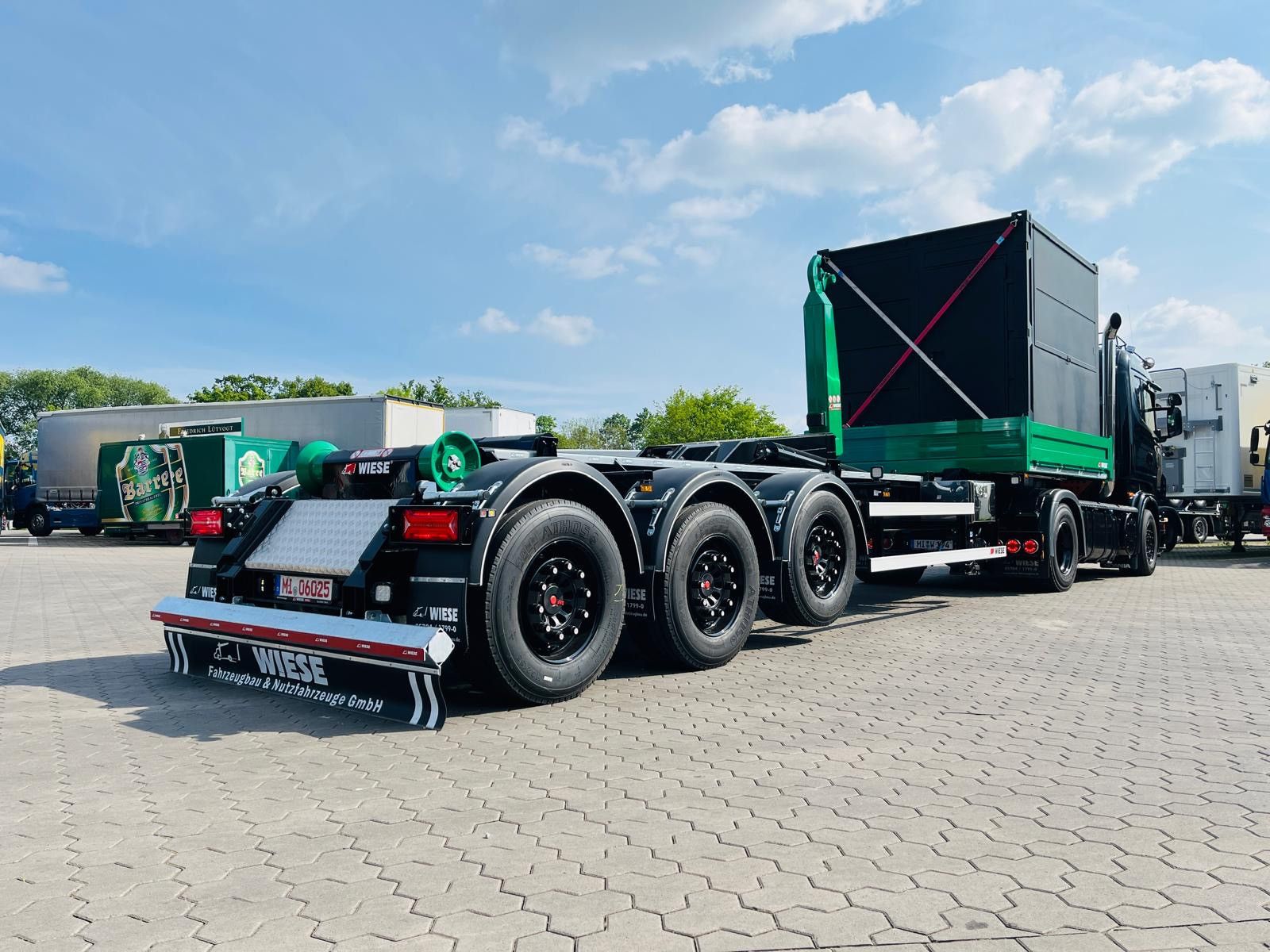 Fahrzeugabbildung Andere Wiese Hakenliftauflieger Abrollkipper Hooklift