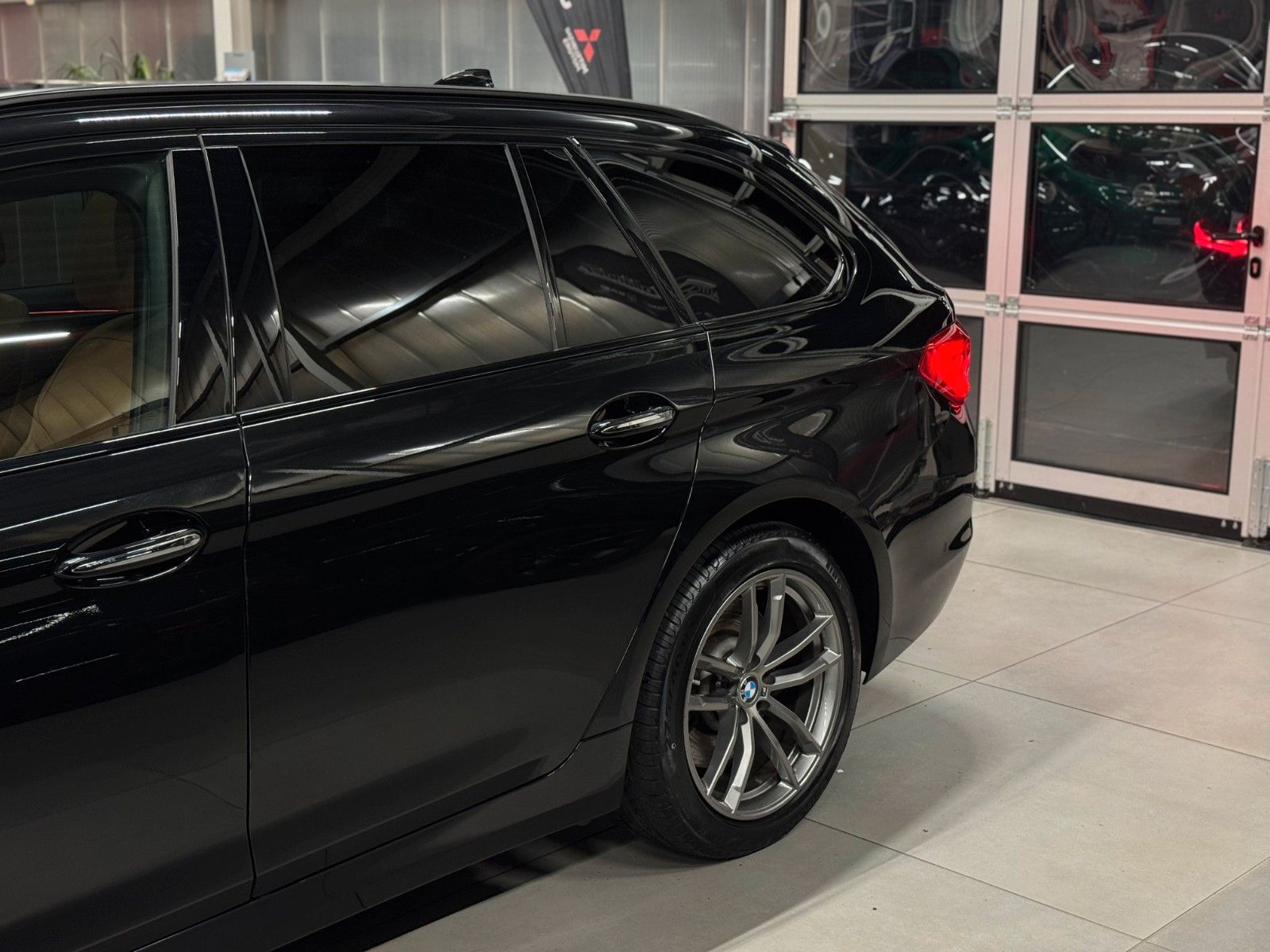 Fahrzeugabbildung BMW 530D Touring Sport Line Voll+AHK+Garantie