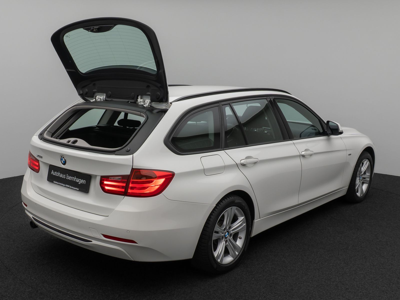 Fahrzeugabbildung BMW 320d Sport Line Xenon NaviPro HUD PDC FernlichtA