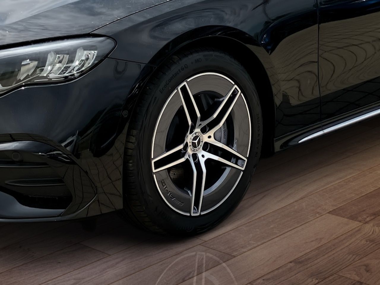 Fahrzeugabbildung Mercedes-Benz E 200 T AMG+AHK+DISTRONIC+KEYLESS+CARPLAY+TOTWIN