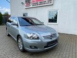 Toyota Avensis Kombi 1.8 Team Klimaautomatik Sitzh.PDC - Toyota Avensis mit Benzin-Antrieb: Kombi, 1.8