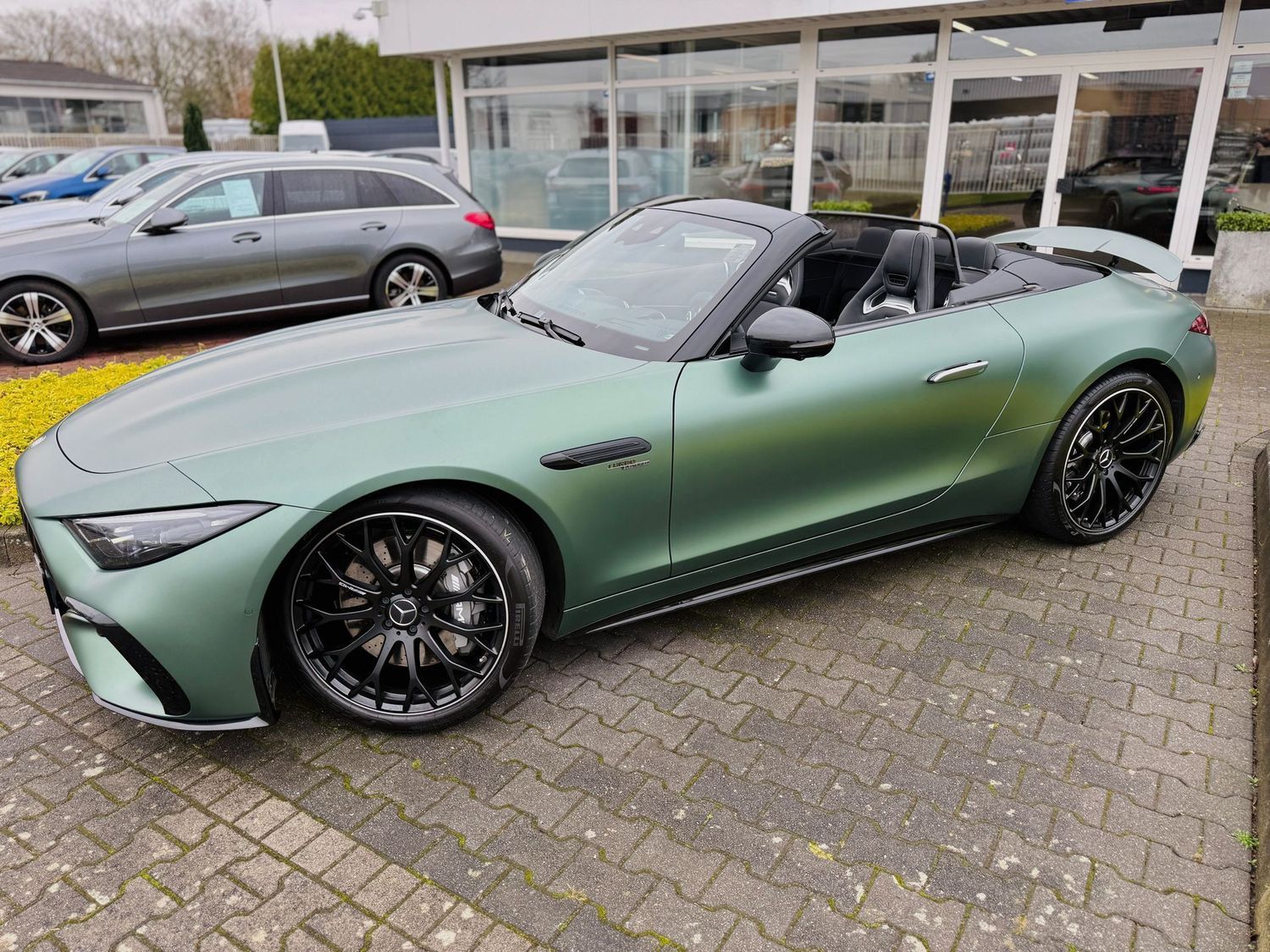 Fahrzeugabbildung Mercedes-Benz SL 43 AMG PREMIUM PLUS & NIGHT, Aerodynamik, V8-