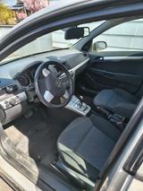 Opel Astra 1.8 ECOTEC Edition Automatik Edition - Opel Astra mit Benzin-Antrieb: Limousine, 1.8