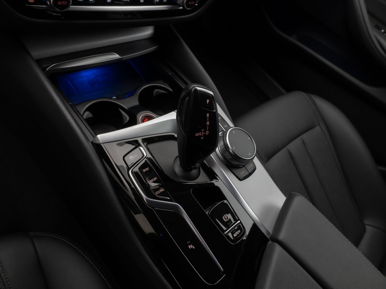 Fahrzeugabbildung BMW 530i Kamera Laser HUD DAB 4xKlima AHK Komfort