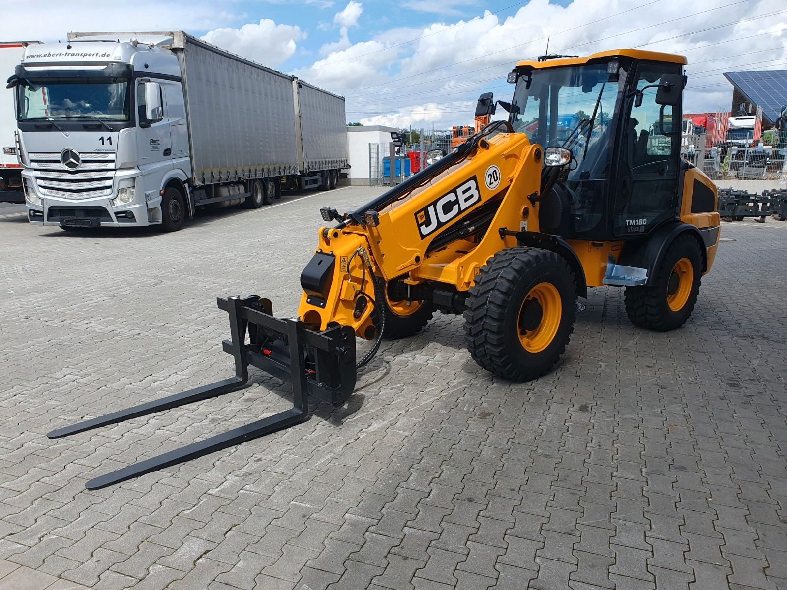 Fahrzeugabbildung JCB TM 180 SV C / Neufahrzeug / Teleskop / Gabel