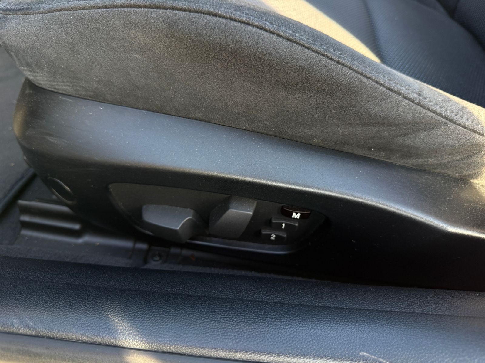 Fahrzeugabbildung BMW 335i Cabrio M-Paket H/K XENON NAVI