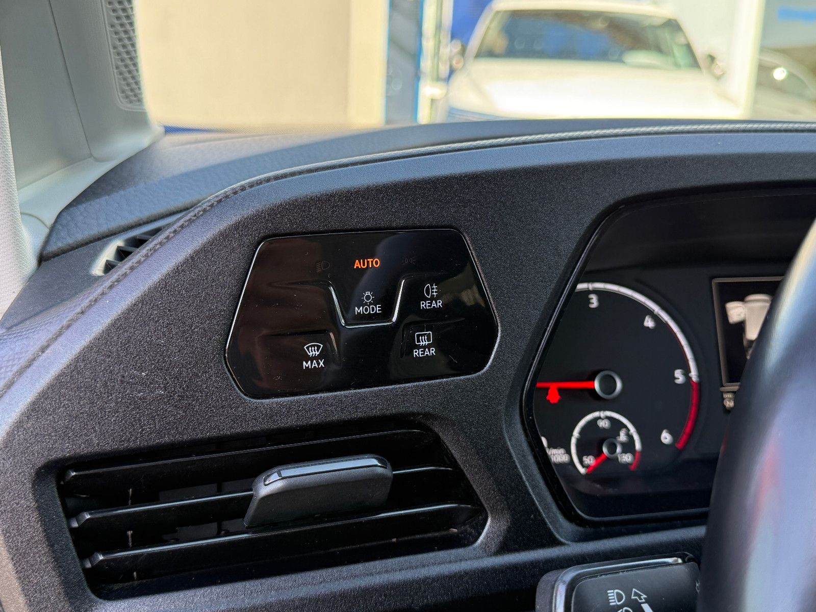 Fahrzeugabbildung Volkswagen Caddy 2.0 TDI ACC AHK DAB Navi PDC SHZ Winterpak