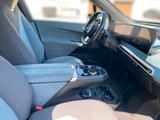 BMW iX xDrive40 Sportpaket HUD Pano LC Prof. H/K AHK - blaue BMW iX