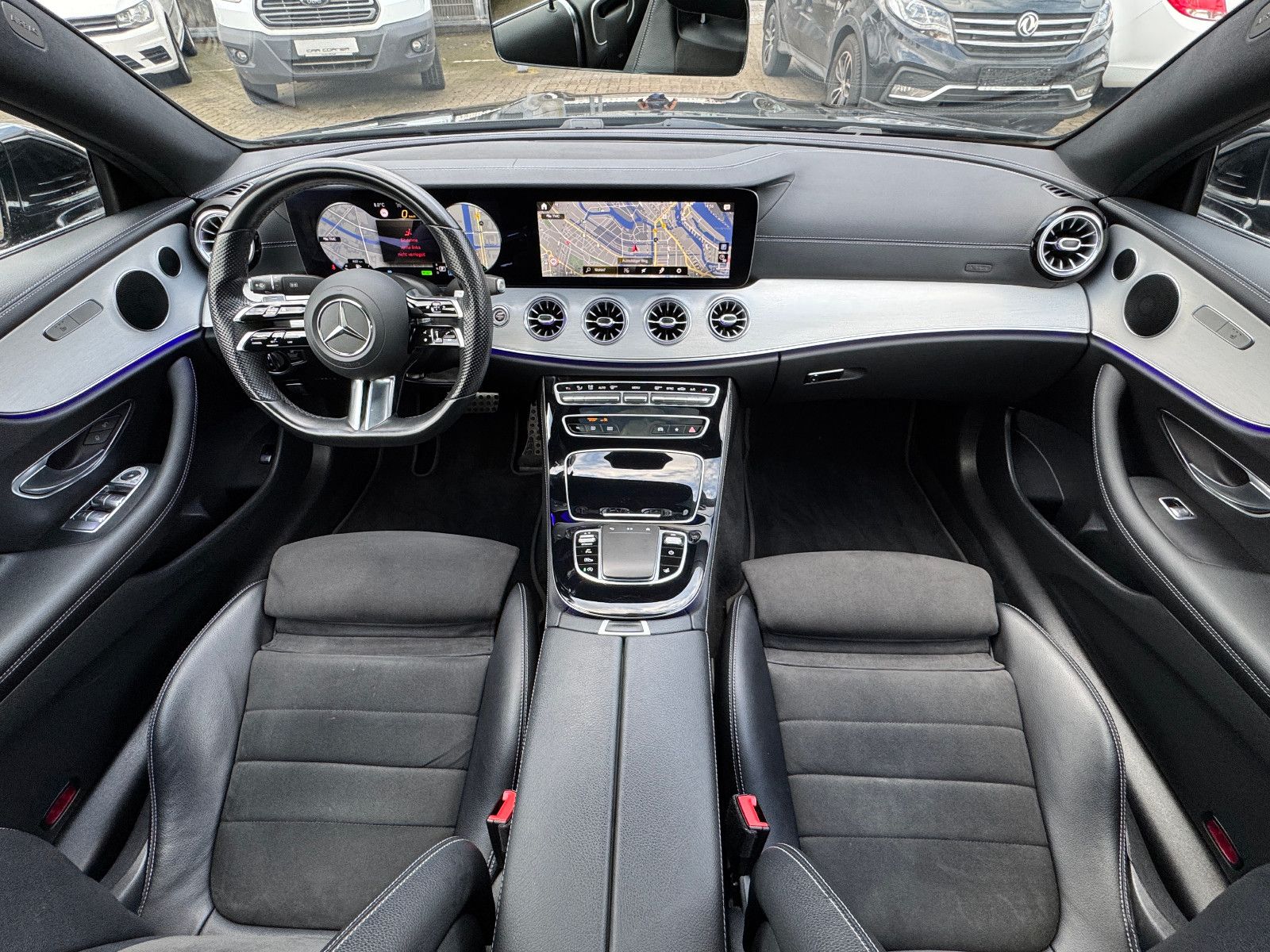 Fahrzeugabbildung Mercedes-Benz E 300 Coupe 9G 2X AMG LINE PANORAMA MBUX 20 ZOLL