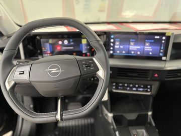 Fotografie des Opel Frontera 1.2 DI Hybrid 48V eDCT GS Tech Paket