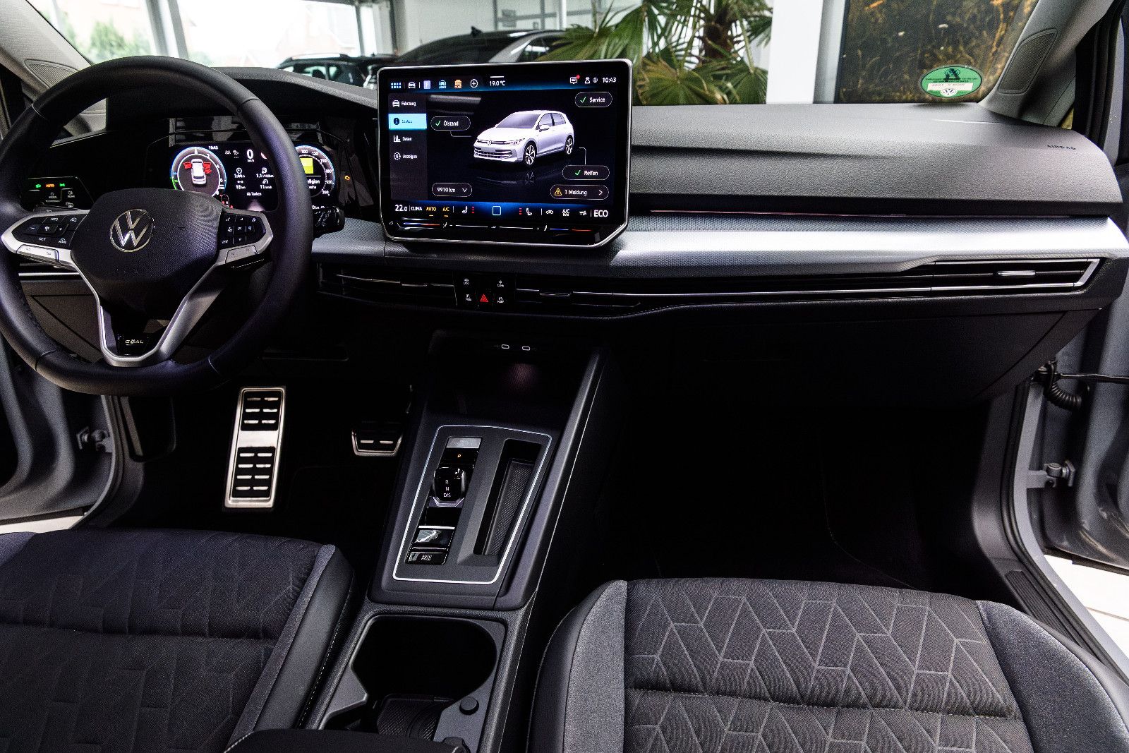 Fahrzeugabbildung Volkswagen Golf VIII Goal 1.5 TSI eHybrid LED+KAMERA+5J.GAR