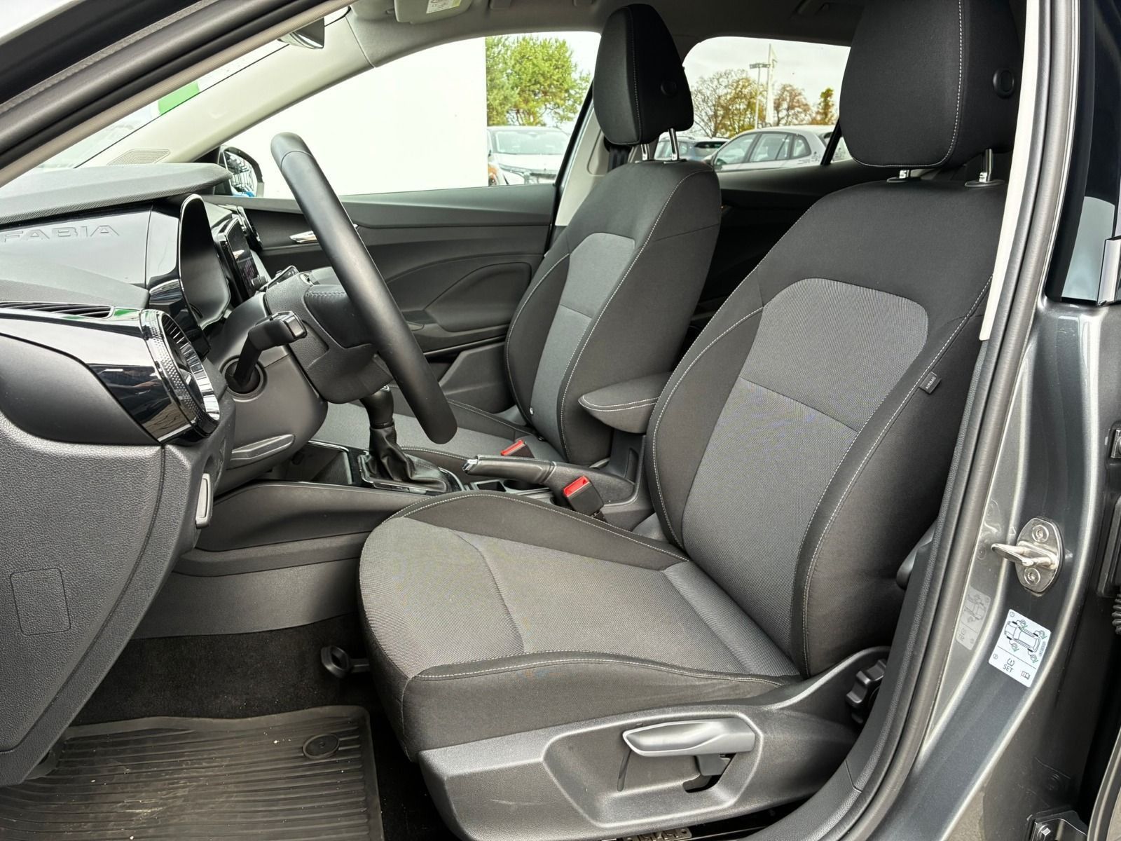 Fahrzeugabbildung SKODA Fabia 95PS 5-Gang*PDC*SHZ*SmartLink*Allwetter