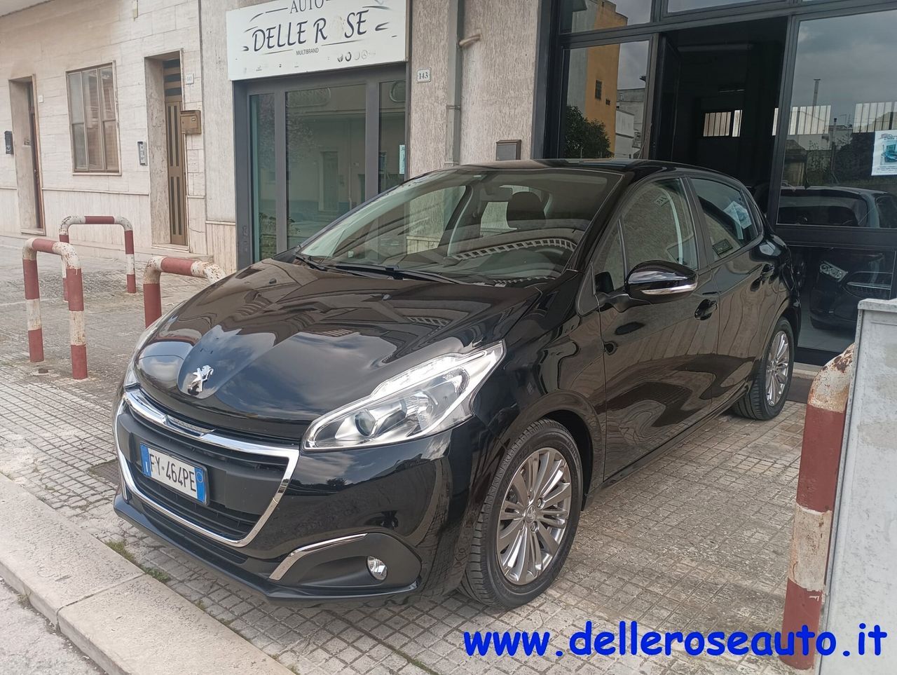 PEUGEOT 208