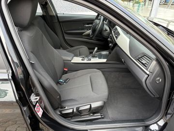 Fahrzeugabbildung BMW 318d Touring Advantage Aut. Navi PDC LED SHZ uvm