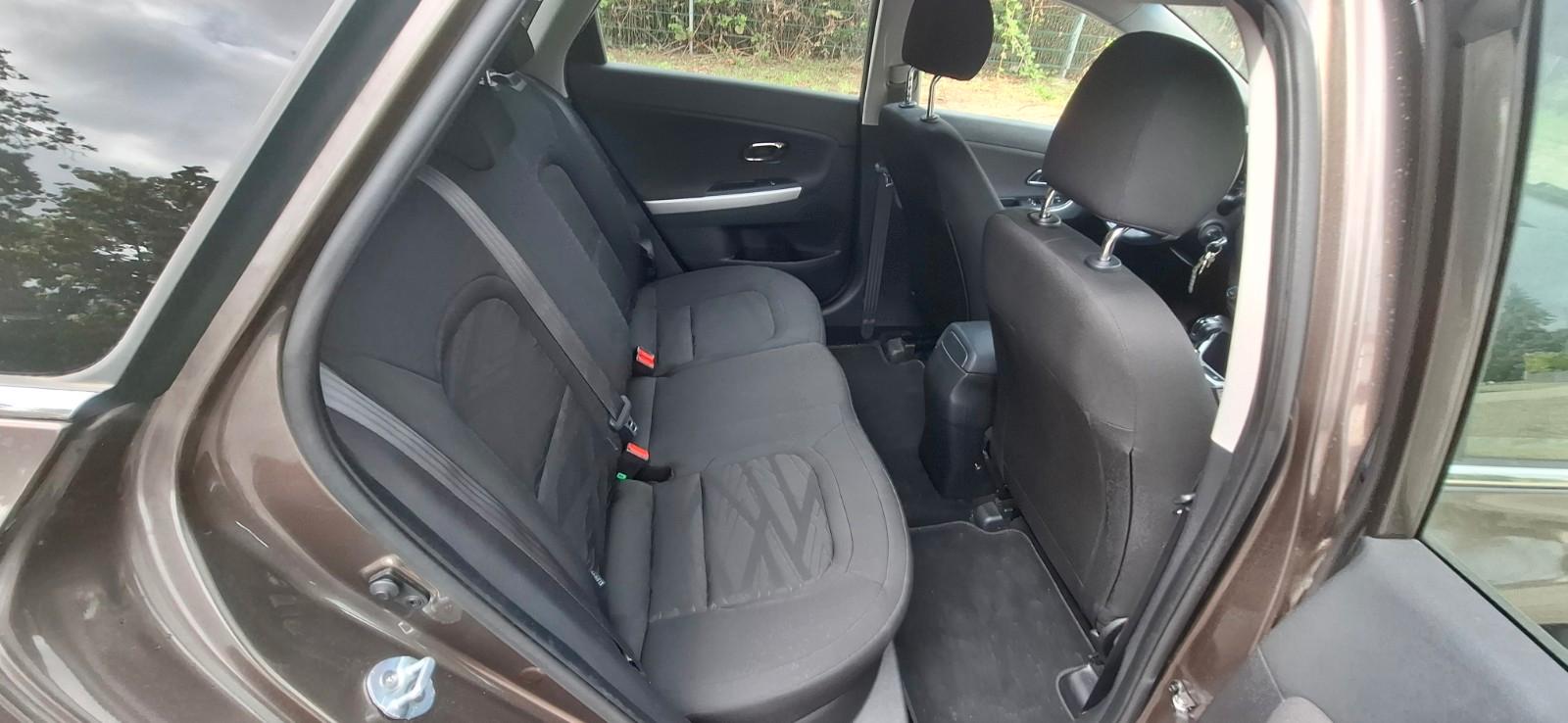 Kia cee'd Sportswagon 1.6 GDI Dream-Team Edition...