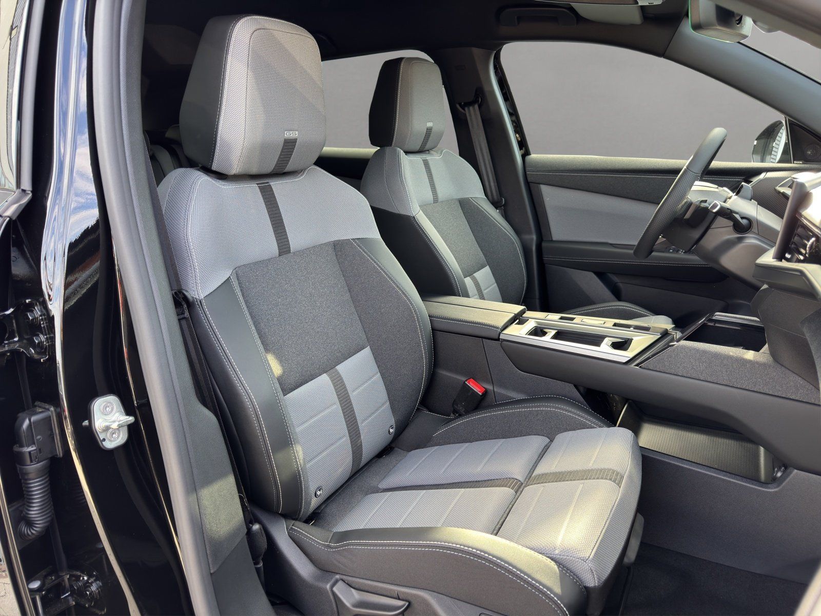 Fahrzeugabbildung Opel Grandland 1.2 Mild-Hybrid Ultimate/PANO/KAMERA/