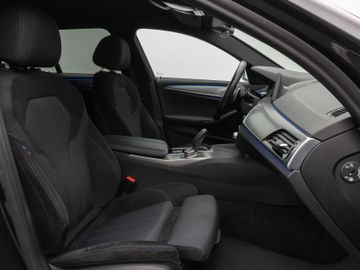 Fahrzeugabbildung BMW 520d xDr Tour HUD DAB Komfortzugang HI-FI
