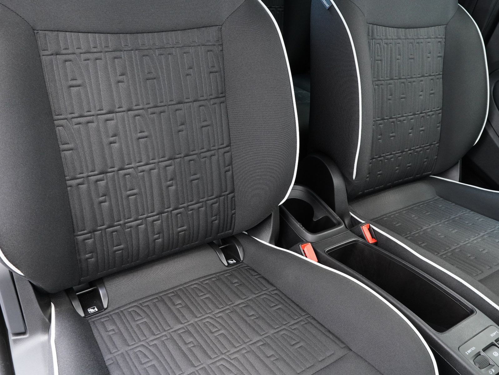 Fahrzeugabbildung Fiat 500e 87KW/42kWh/DC-LADEN/CARPLAY/DAB/SOH