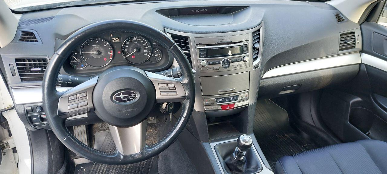 Subaru Legacy 2011 — photo 11