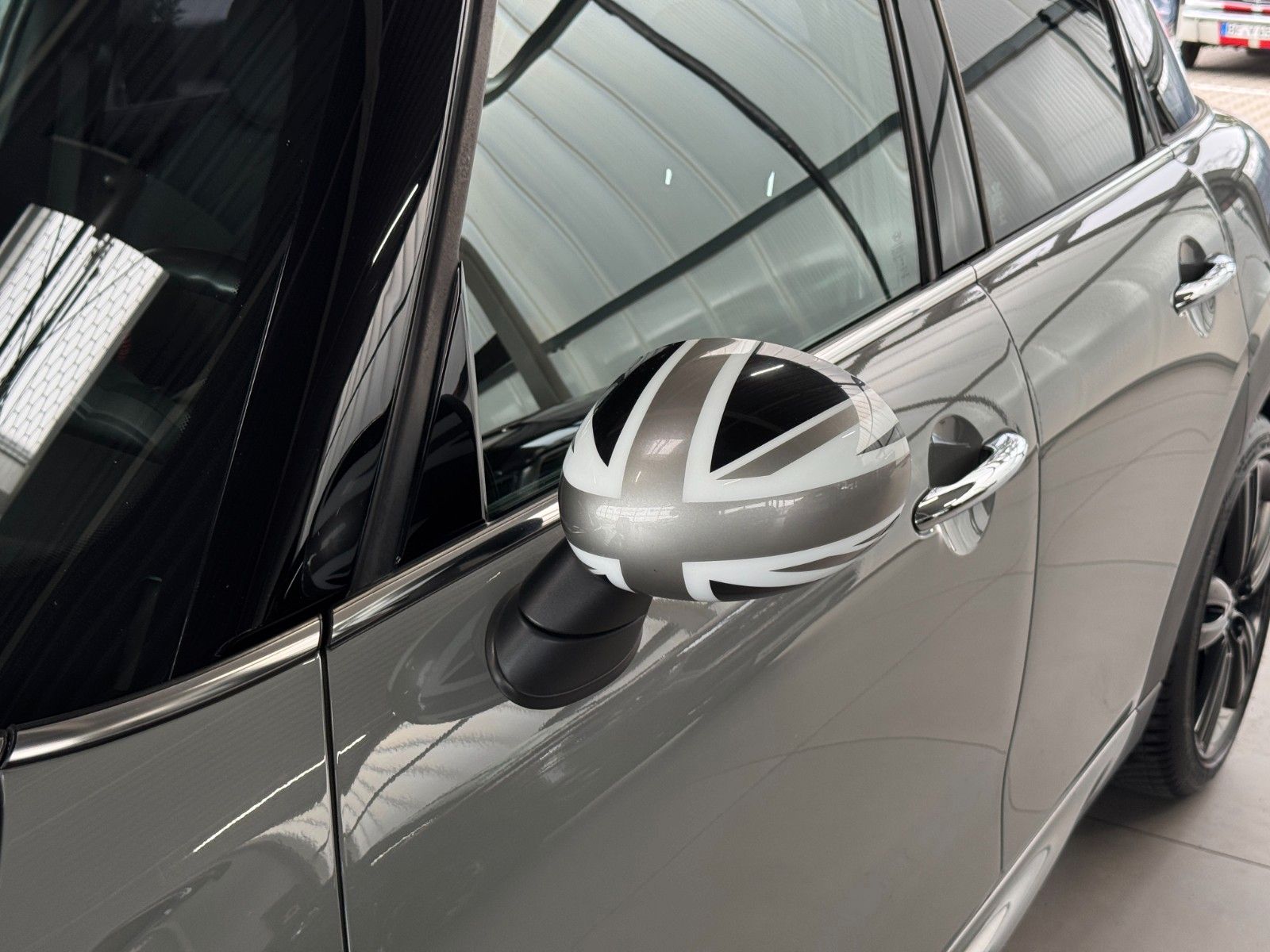 Fahrzeugabbildung MINI Cooper D 5-trg. "LED Navigation PDC Sportsitze"