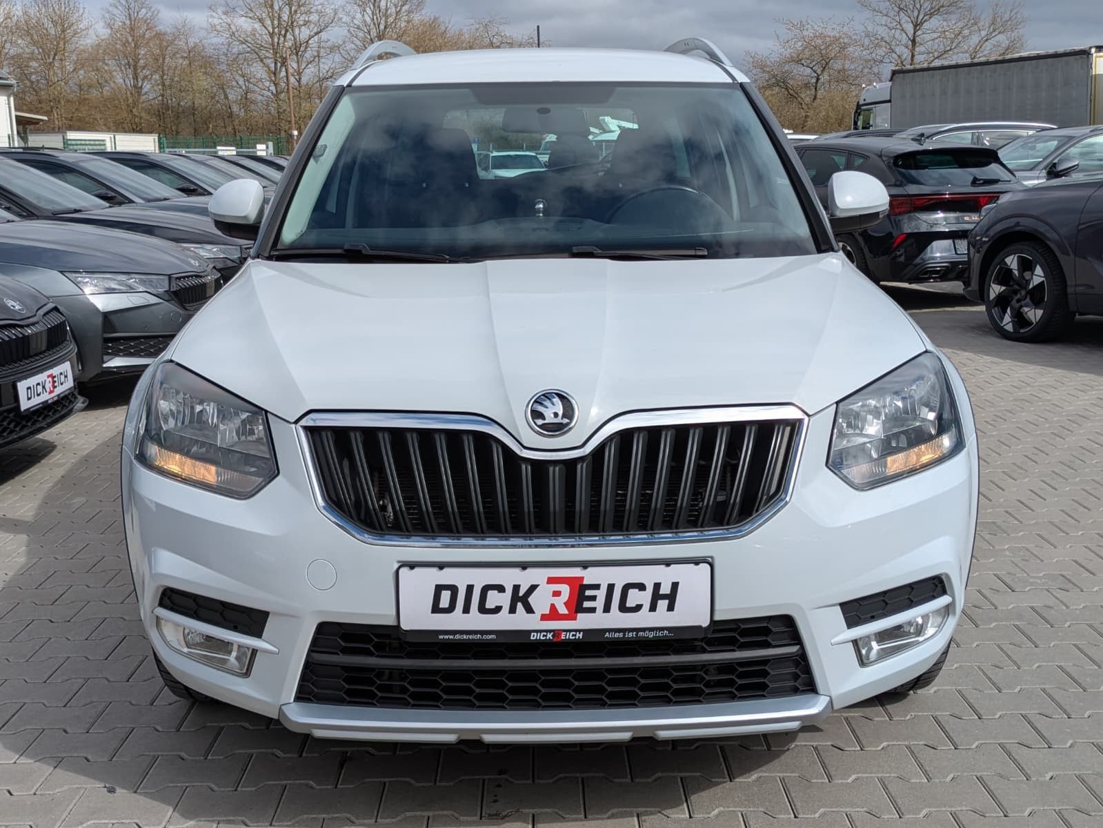 Fahrzeugabbildung SKODA Yeti 2.0 TDI Ambition 4x4 AHK*TEMP*PDC*SHZ