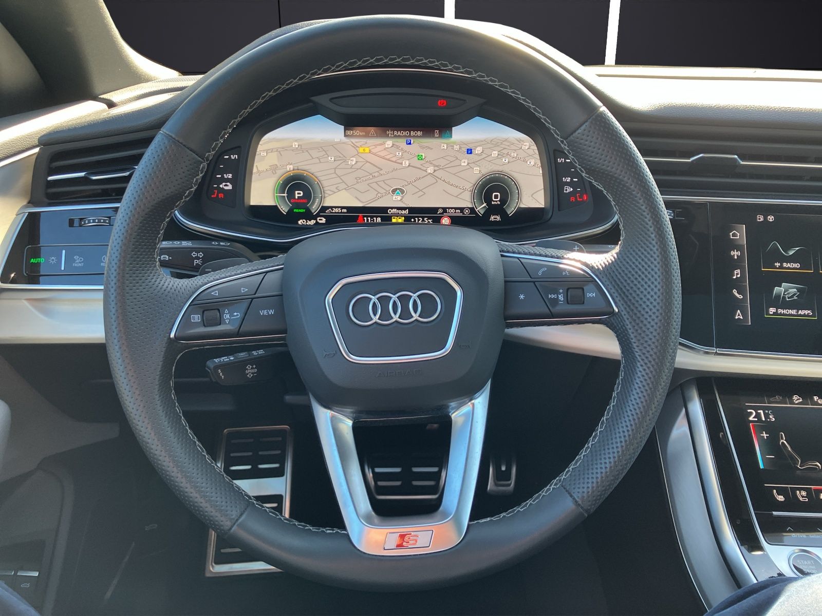Fahrzeugabbildung Audi Q8 55 TFSI e quattro HD MATRIX AHZV PANO Luft AH
