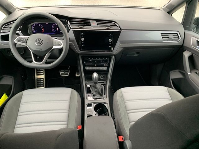 Fahrzeugabbildung Volkswagen Touran 1,5 TSI DSG HIGHLINE R-LINE 7-SITZER IQ D