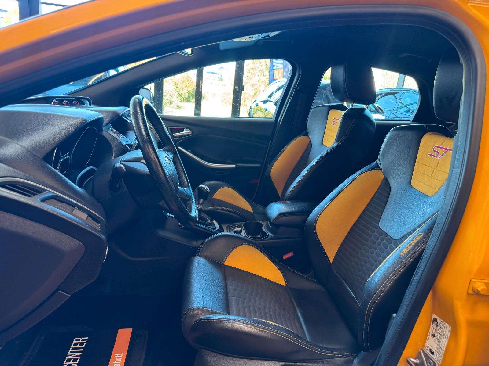 Ford Focus ST 2.0 EcoBoost 250 ch BVM / Recaro / Cuir / Sièges chauffants / Pack Sport