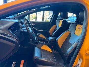 MYAUTOCENTER – Gebraucht- und Jahreswagen mit Werkstattservice in Pfaffenhofen Ford Focus *RECARO*SPORT*SitzHZ*2-ZONEN*TÜV 0127*
