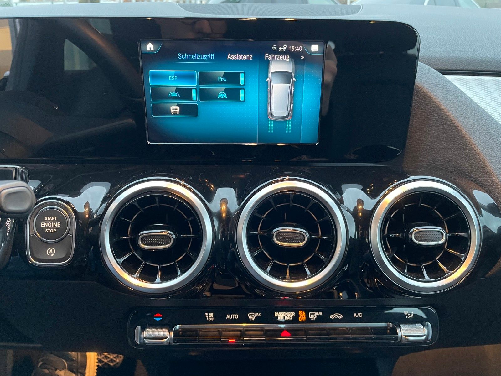 Fahrzeugabbildung Mercedes-Benz B 200 d R-Kamera+AHK+DISTR+LED+Carplay+DAB