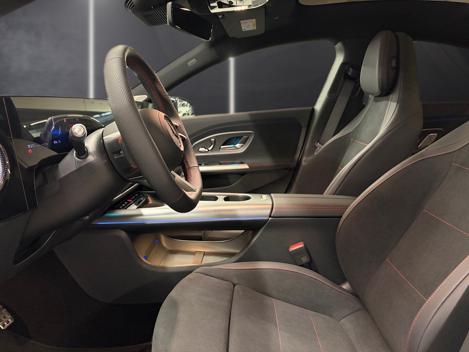 Fahrzeugabbildung Mercedes-Benz CLA 220 4M AMG*Burmes*360*HeadUp*Superscreen*AHK