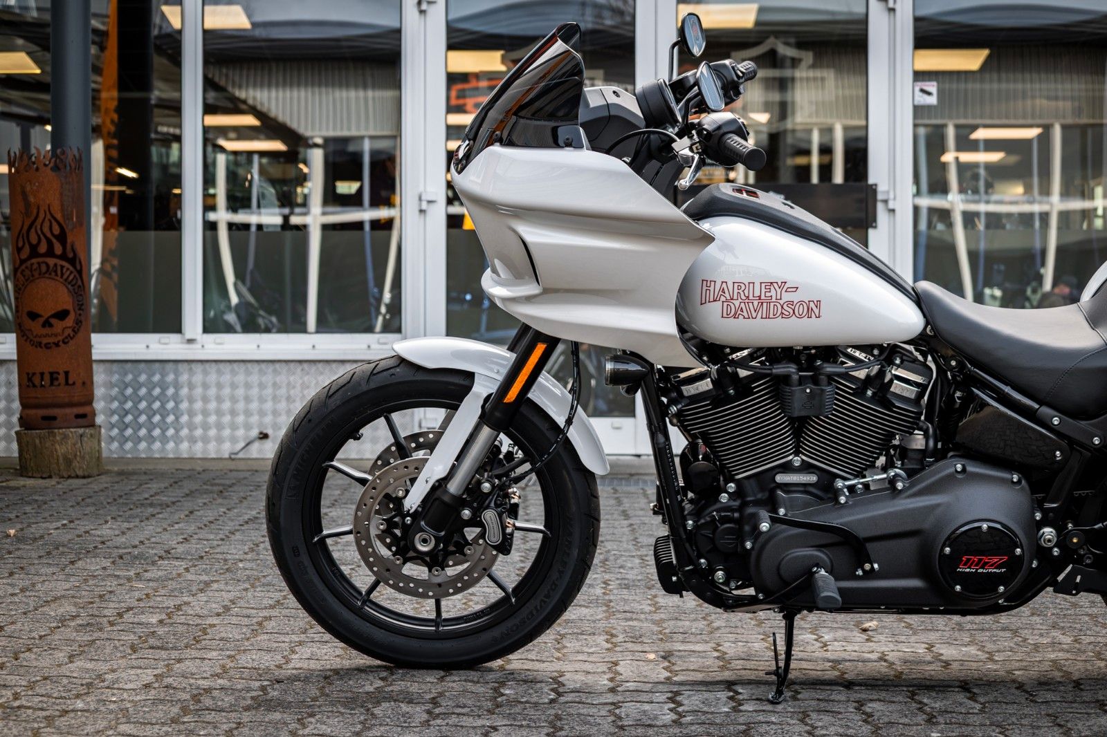 Fahrzeugabbildung Harley-Davidson FXLRST LOW RIDER ST 117 MY26