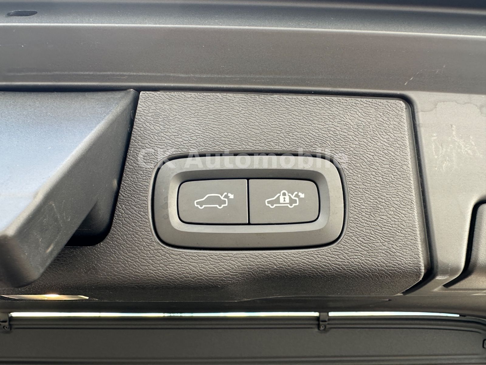 Fahrzeugabbildung Volvo XC60 B4 Plus Bright 2WD/Navi/Leder/Kam/LED/AHK