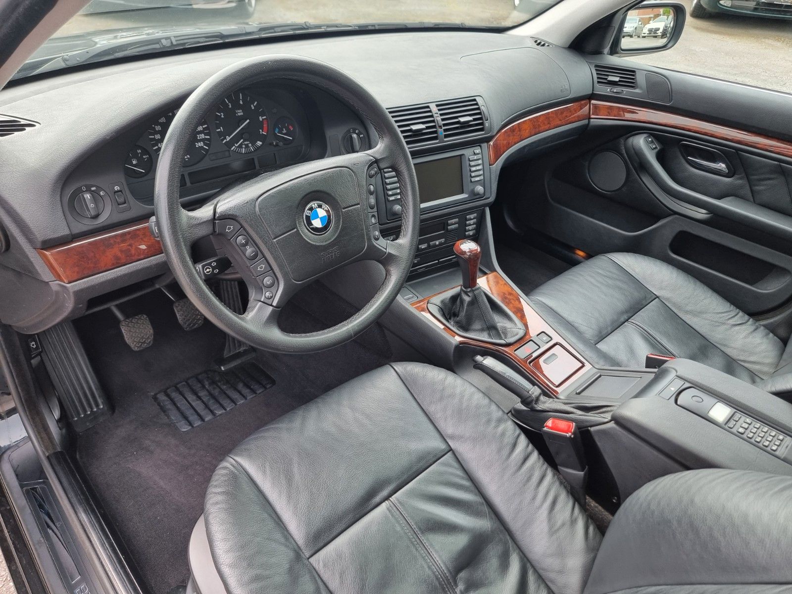 Fahrzeugabbildung BMW 530i Exclusive touring/2. Hand/1A Zust.+Historie