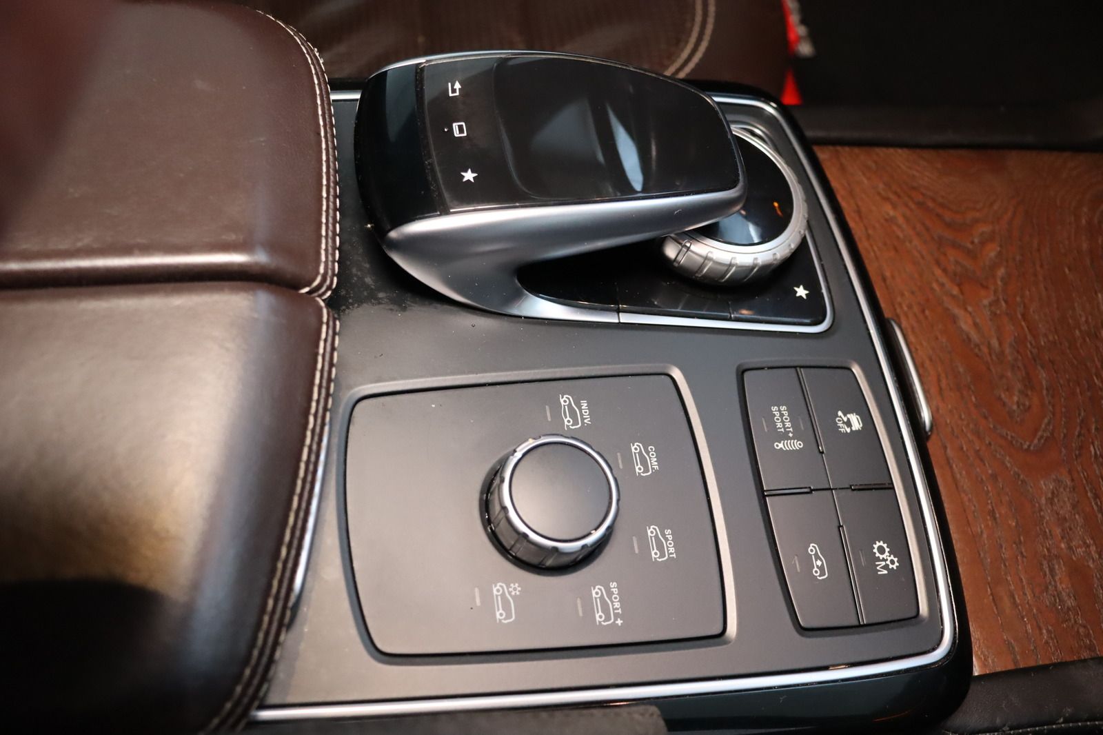 Fahrzeugabbildung Mercedes-Benz GLE 63 AMG * Fond * Offroad * DIS+ * LED HU 03.2