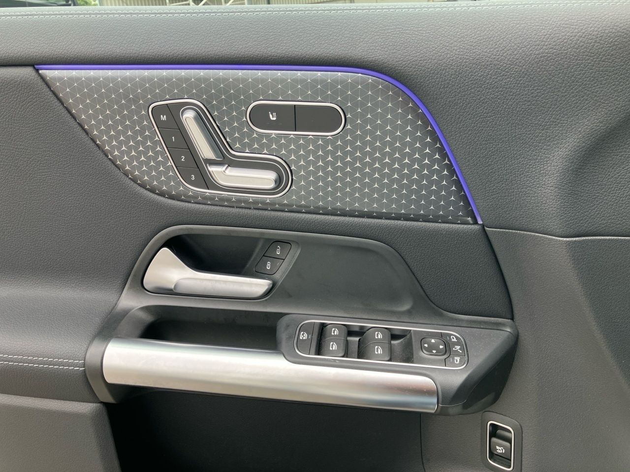 Fahrzeugabbildung Mercedes-Benz EQA 250+ BONUS+PROGRESSIVE+PANO+MEMORY+WINTER++