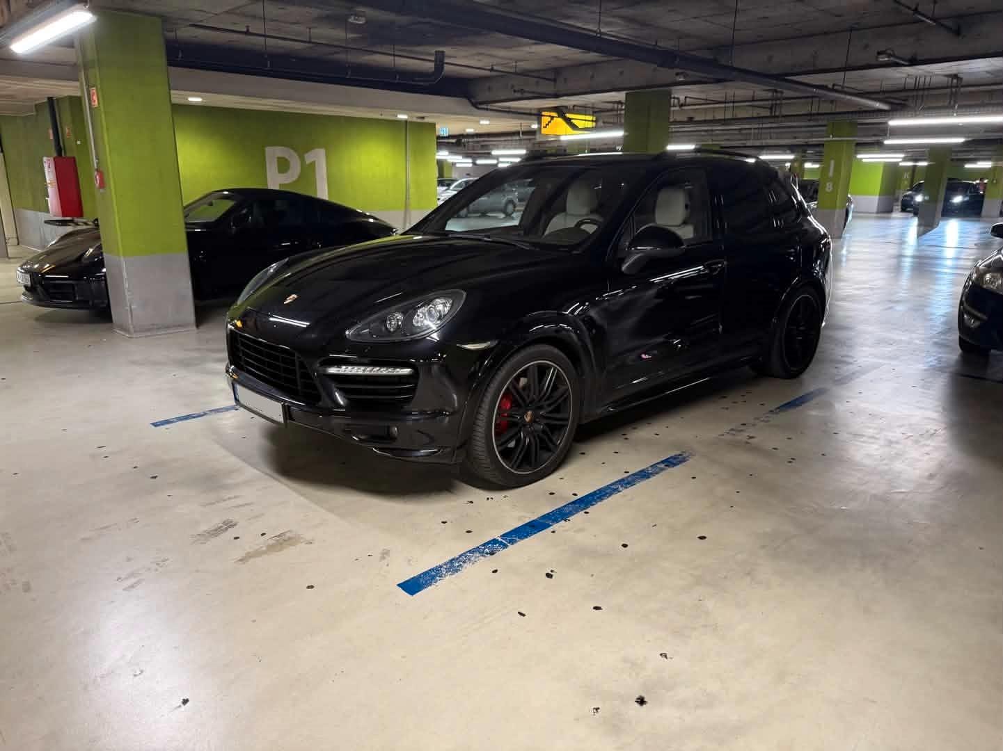Porsche Cayenne turbo GTS