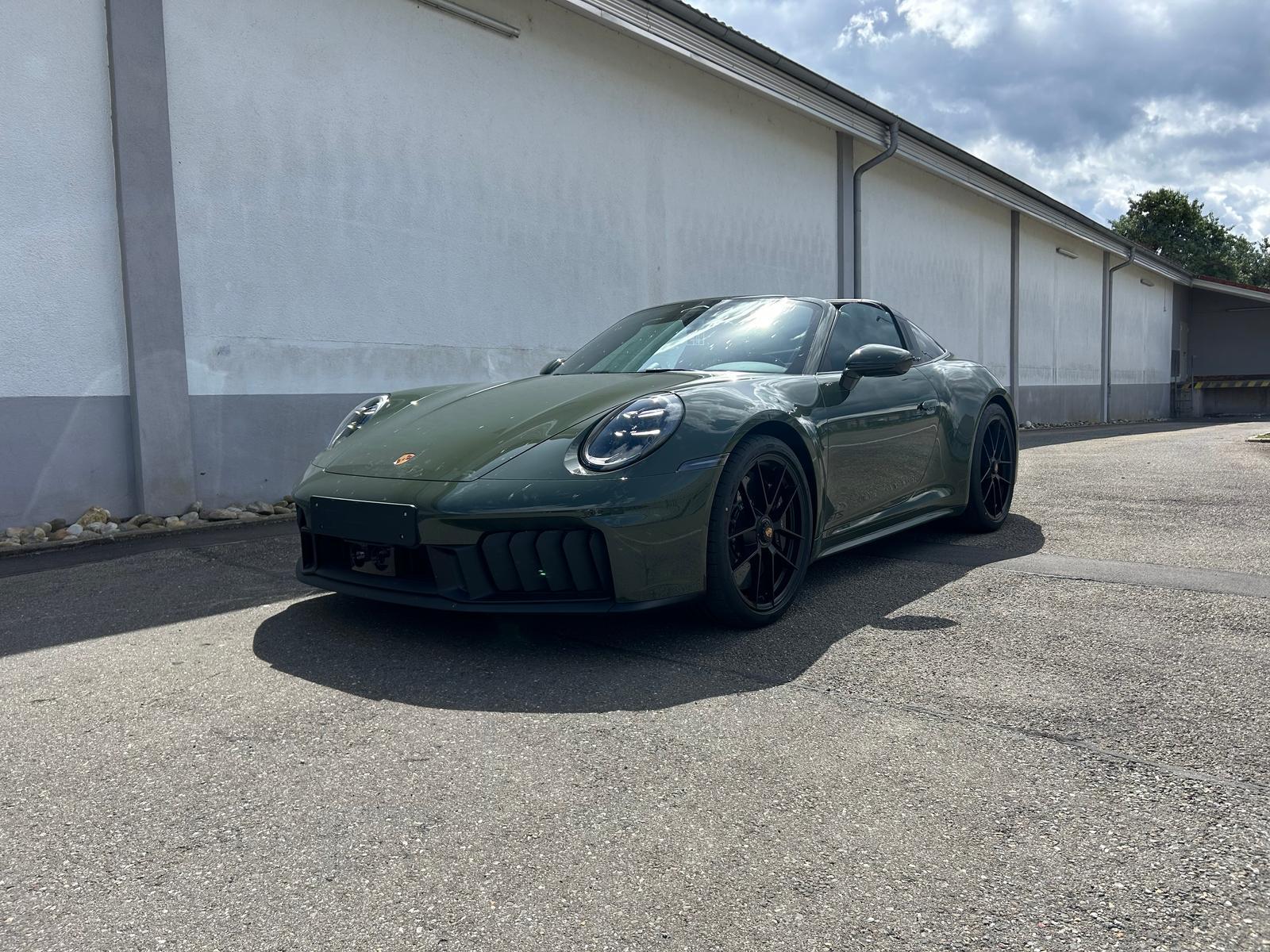 Porsche 992.2 Targa 4 GTS | PTS Blackolive | PCCB | Lift